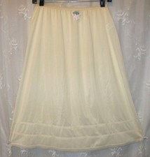 NWT LG VTG PINEHURST LINGERIE VANILLA LACE TRIM SLIPPERY SATIN HALF SLIP 