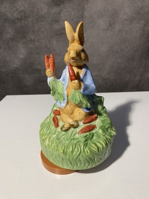 Vintage Schmid Beatrix Potter Peter Rabbit Musical Figurine Eating Carrots