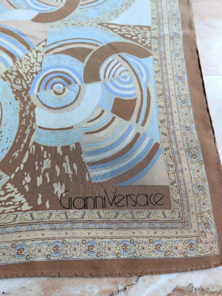 Vintage Fulard VERSACE Italy 100% Silk - Imagen 3 de 4