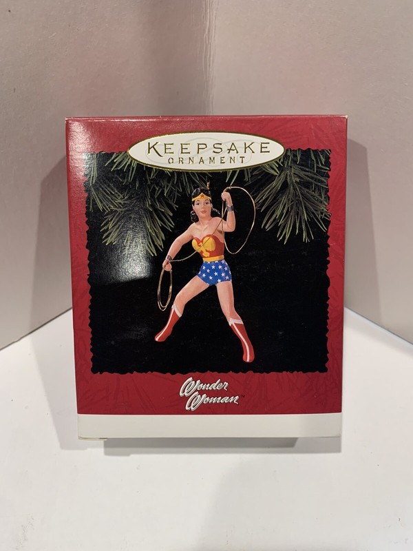 WONDER WOMAN HALLMARK ORNAMENT 1995 New in box SUPER HERO