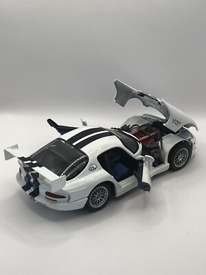 Maisto 1998 Dodge Viper GTS R GT2 1:18 Scale Diecast Car White w