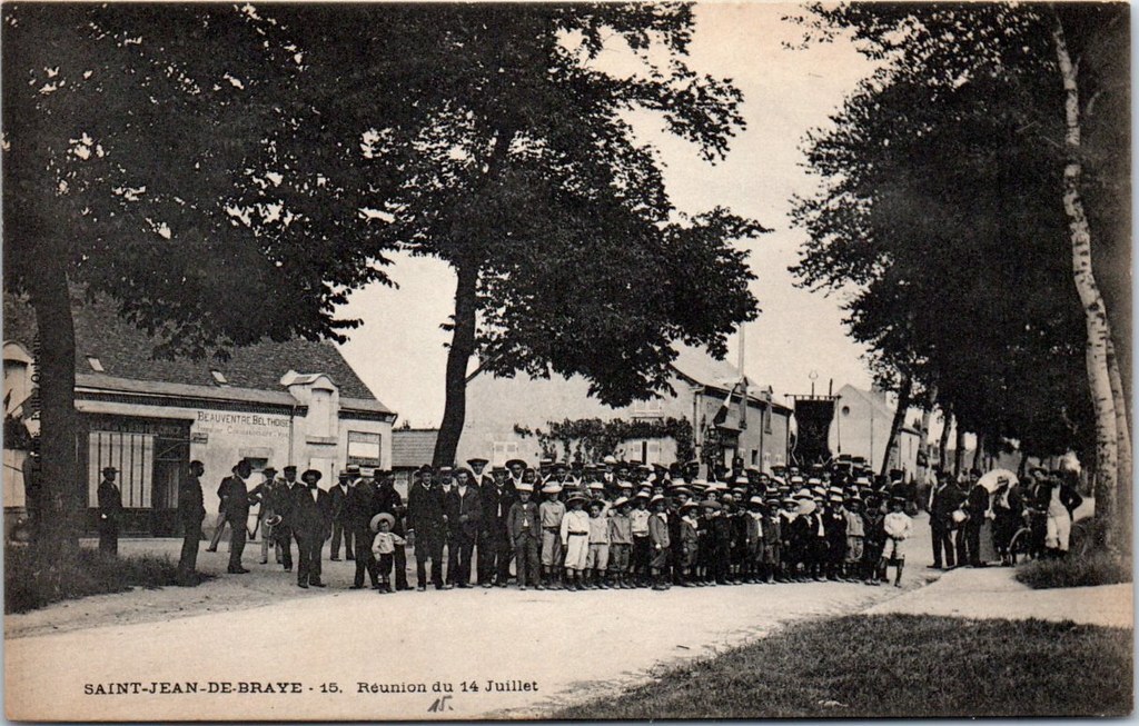 45 SAINT JEAN DE BRAYE la foule lors du 14 juillet. eBay