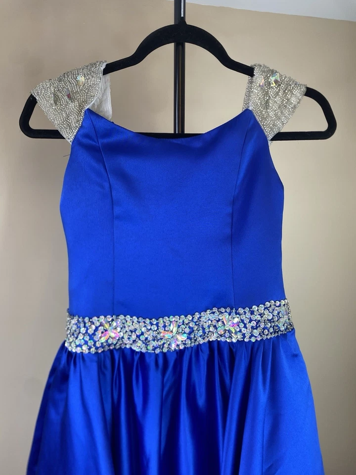 Vestido de desfile manga gorra con cuentas talla 12 azul real Foto 4 de 4