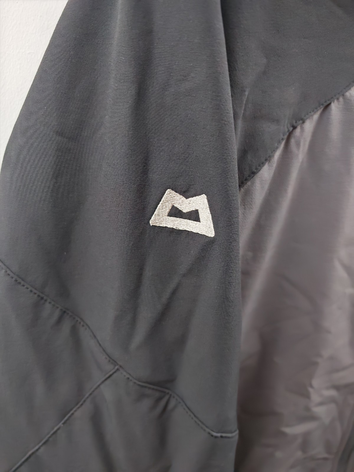 Mountain Equipment Frontier Men's Hooded Soft Shell Jacket XL Grey Black image 8