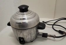 Vintage  Sunbeam Automatic Egg Cooker Poacher Model E2 A Works USA NO TRAY