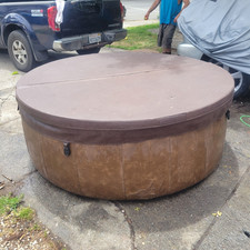 Round Hot Tub Spa Brown/White w/ Hydrotherapy Jets & Locking