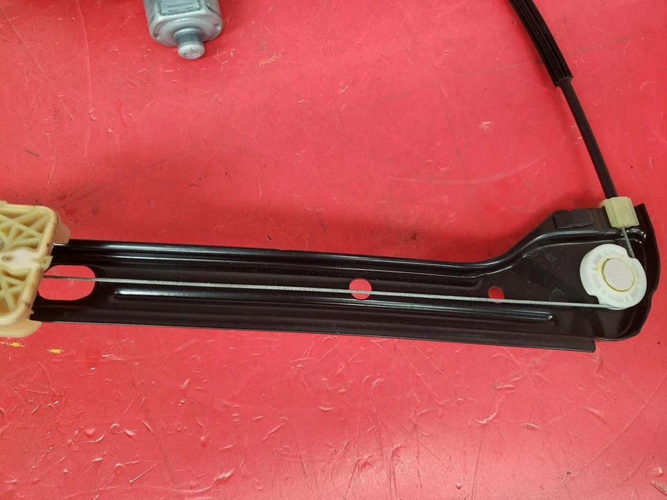 VOLKSWAGEN GOLF 5G MK7 2013 RIGHT FRONT WINDOW REGULATOR DRIVER SIDE 5G4837462H - Image 4 of 4