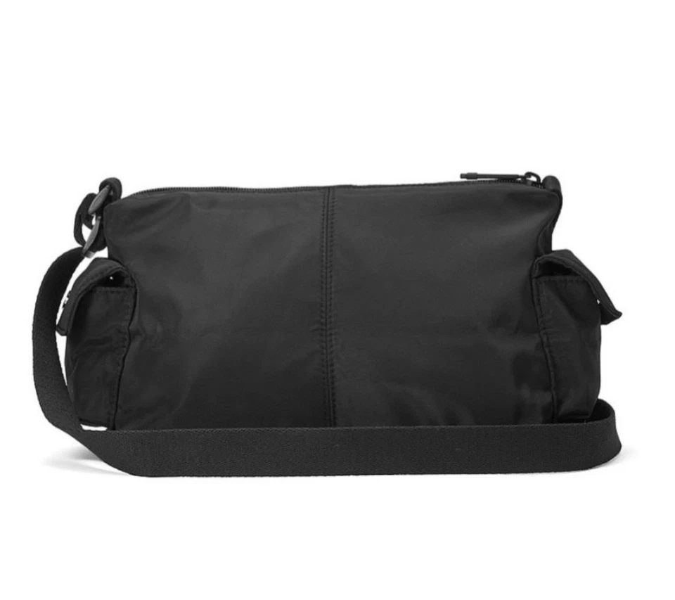 Bolsa tiracolo Victoria's Secret rosa náilon carga preta nova - Imagem 2 de 4