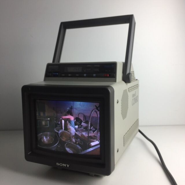 Sony Evm-8010r Video 8 Combo TV VCR Commercial Use Only Sony Evm-8010r Video 8 Combo TV VCR Commercial Use Only