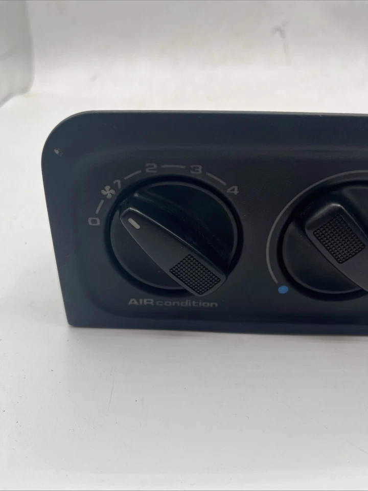 1999-2002 VOLKSWAGEN CABRIO GOLF Temperature Control Convertible With AC - Image 4 of 4
