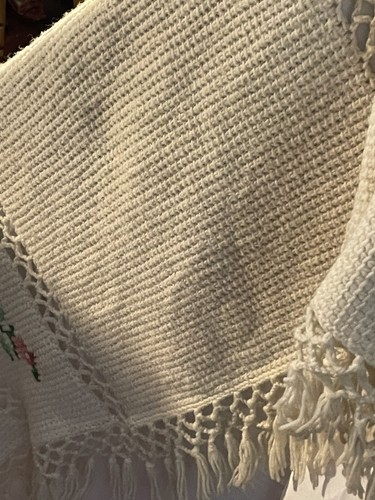 Vintage Granny Core Knitted Hand Made Flowers Roses Throw 67x56 W/out Fringe. - Picture 10 of 22