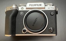 Fuji XT-5 Silver Body with Fuji XF 18-55 f2.8-f4 Lens In Black