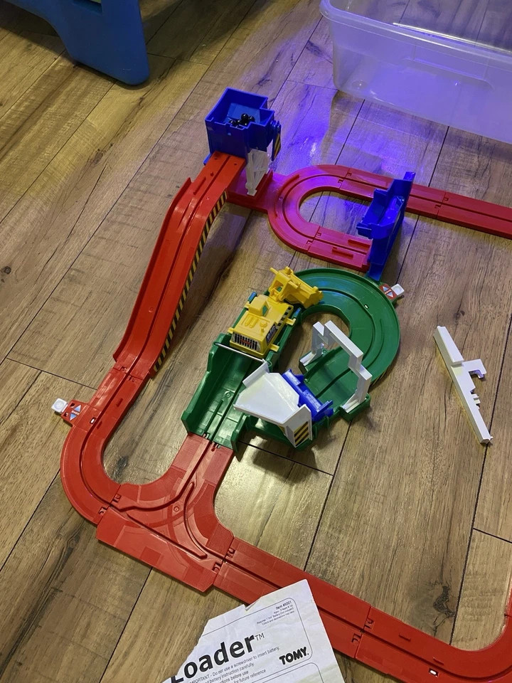 Tomy Big Loader Construction Play set 5001 Complete Minus Motor No Motor Car - Image 2 of 4