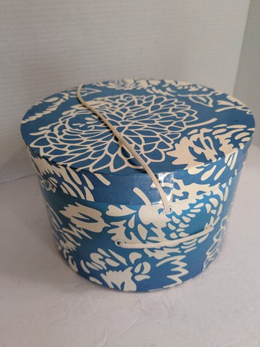 Decorative Floral Round Storage Hat Box with Carrying Rope 9" Diameter 6.5" Tall - Picture 2 of 4