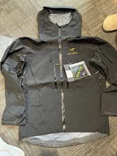 ARC’TERYX Alpha SV Jacket 24K Gold/Black Men’s Medium Goretex