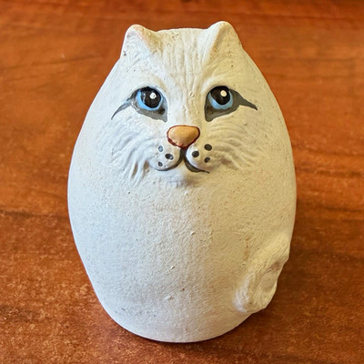 Hand Painted White Cat Figurine, Round Egg Shape, Flat Base, Blue Eyes