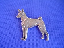 Broche Basenji en étain debout #40M bijoux pour chien lévrier par Cindy A. Conter