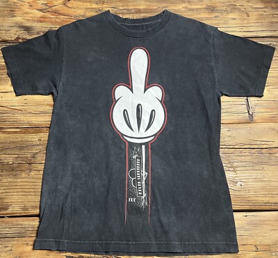  The Wild Ones Tatted Hand Middle Finger NEVER SURRENDER T-Shirt Sz Medium