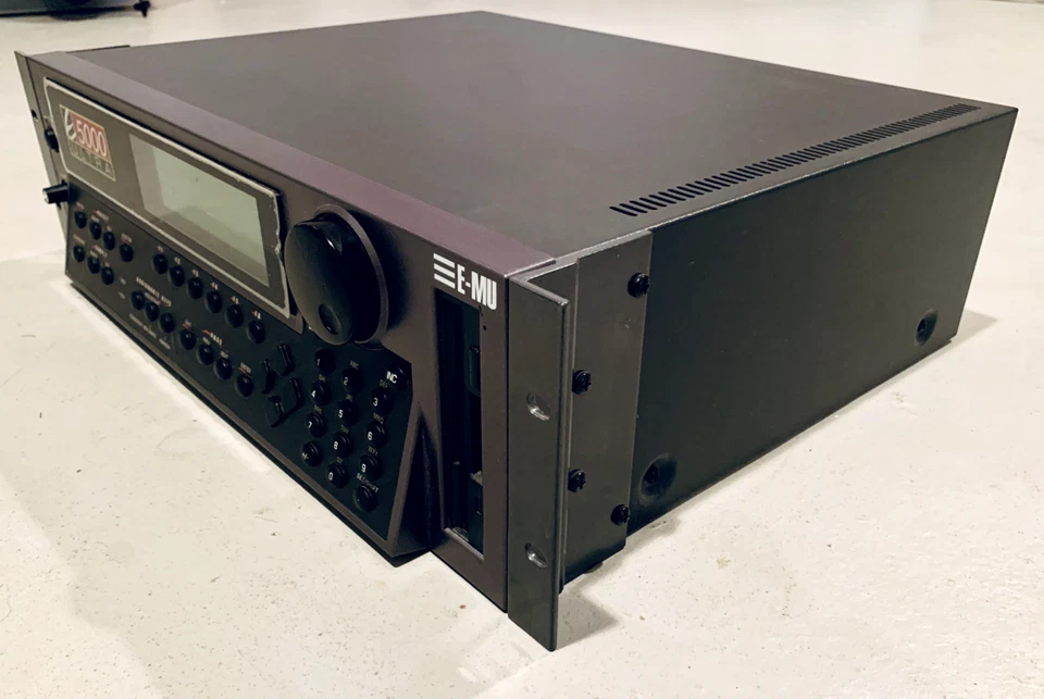 Estación de trabajo E-mu E5000 Ultra Professional 64 voces sampler | Montaje en rack vintage Foto 3 de 4