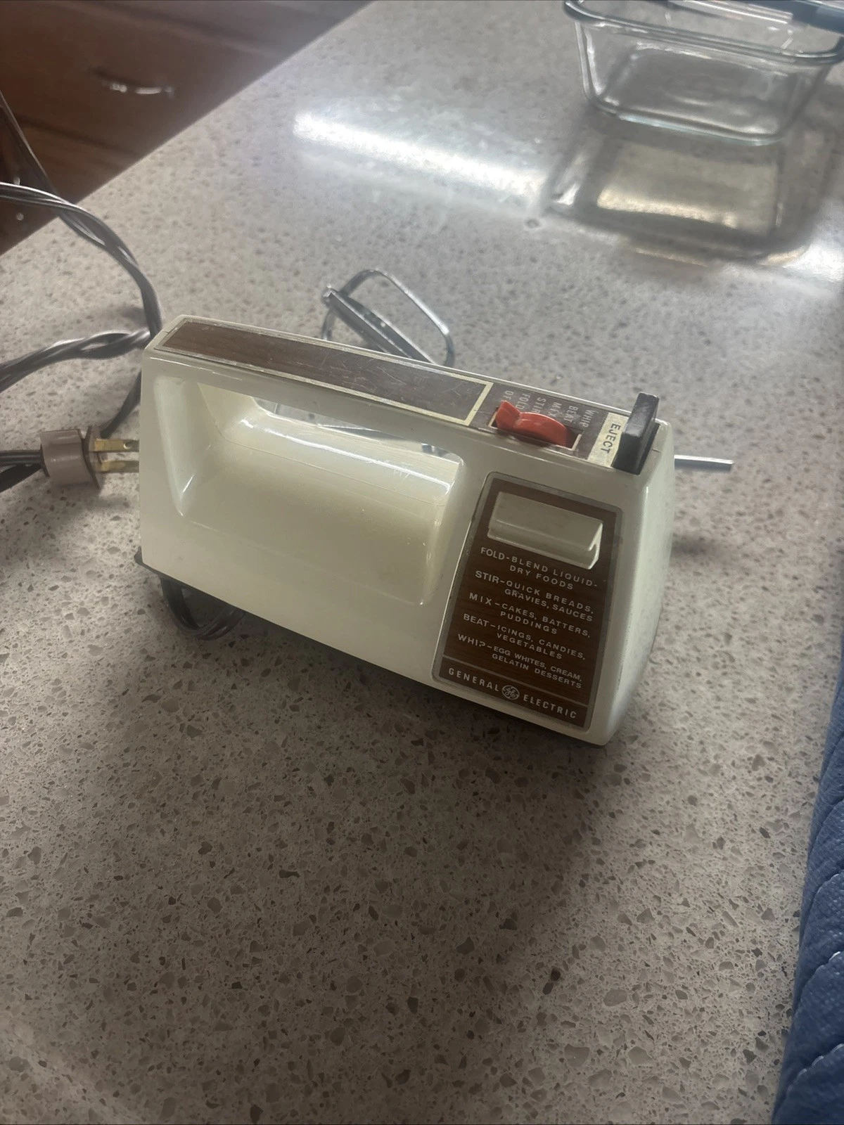 Vtg 70s/80s General Electric 3-Speed Electric Portable Hand Mixer Works great
Opens in a new window