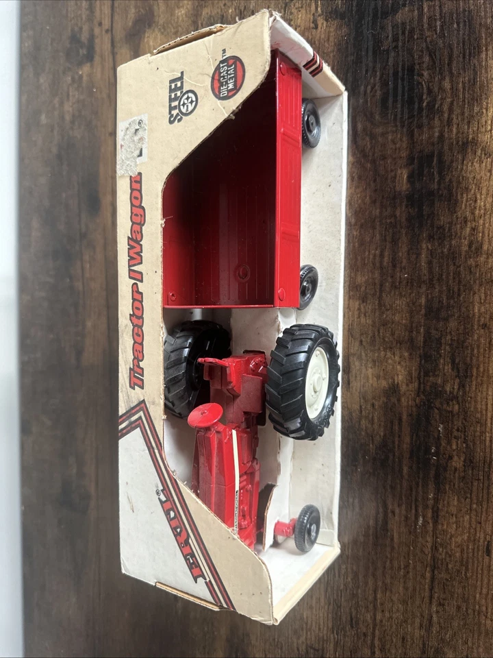 ERTL 1:32 International Tractor With Wagon Steel Metal Die-Cast NIB #52 - Image 2 of 4