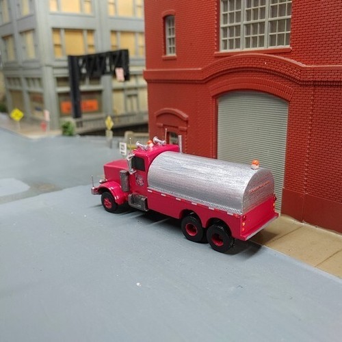 1/87 HO Scale Custom Built Peterbilt Dual Axle Tanker Truck - Picture 9 of 9