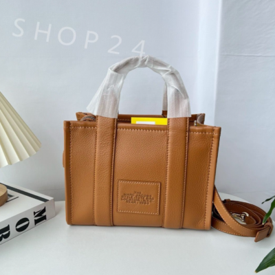 MARC JACOBS THE TOTE BAG ブラウン Marc Jacobs The Large Tote Bag | Brown | FARFETCH