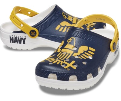 NWT Crocs Classic US NAVY Clog Men display picture 1