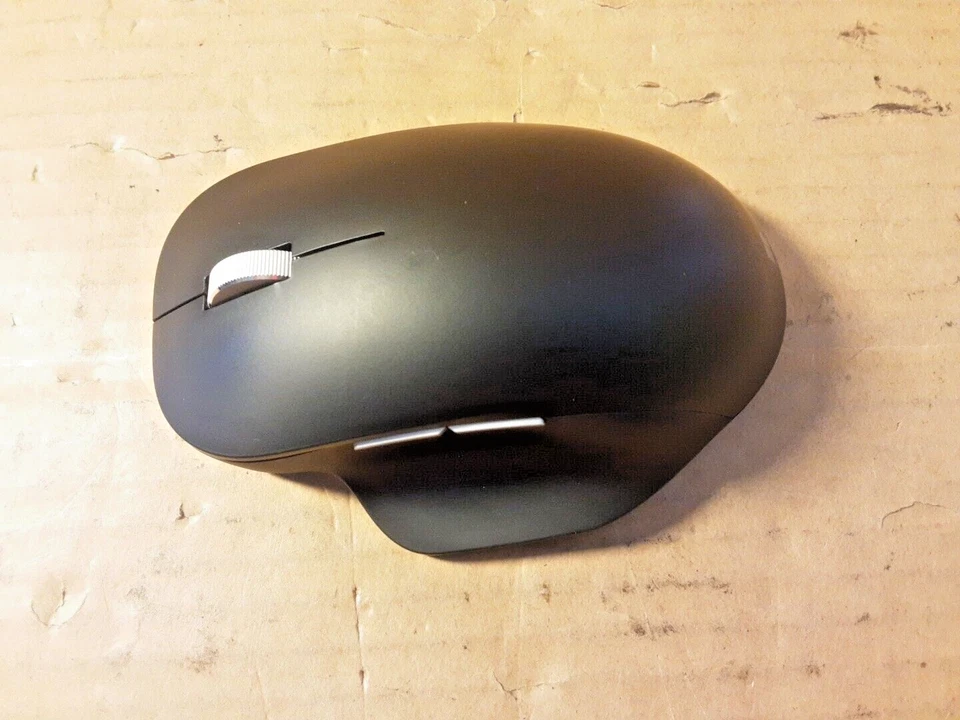 Microsoft Bluetooth Wireless Ergonomic Mouse Model 1955 | Black - Image 2 of 4