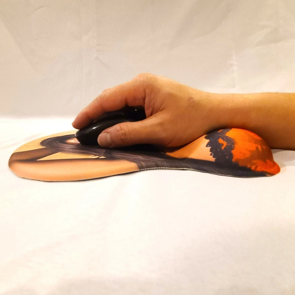 Sexy 3D Mouse Pad with Gel Wrist Support Rest - Image 3 of 4