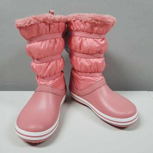 Botas Crocs Crocband para mujer con 6 rosas forradas de piel sintética altas aisladas invierno nieve - Imagen 2 de 10