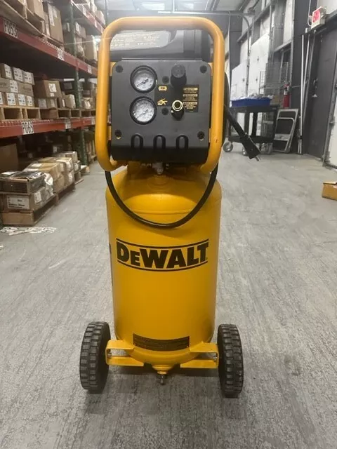 Compresseur d'air vertical électrique portable DEWALT 15 gallons à