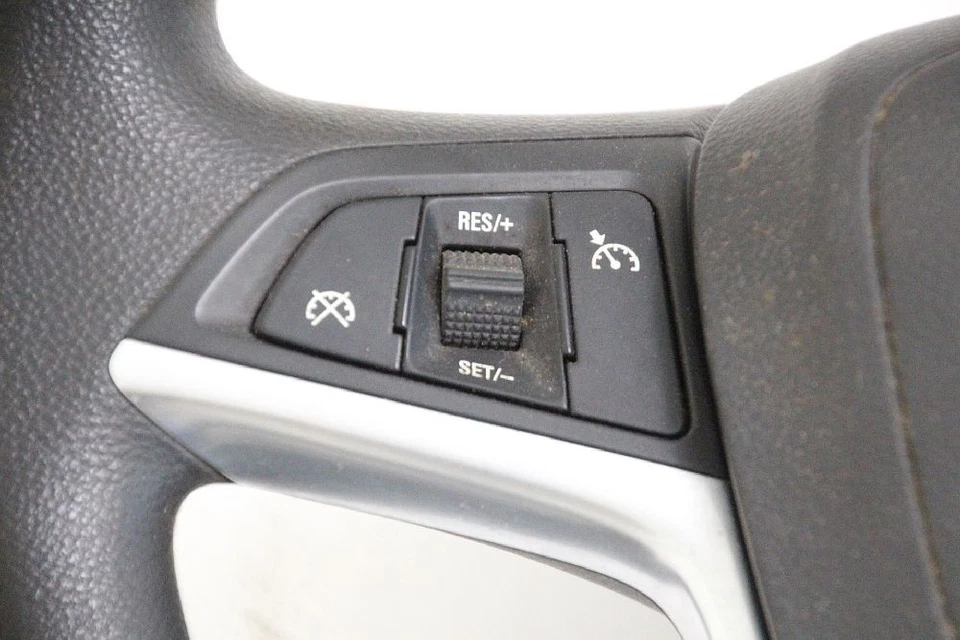 Volante Opel ASTRA J Caravan 13351023 913444 13350163 03-2012 Foto 2 de 4