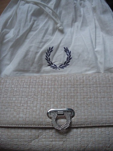 BNWB Amy Winehouse Fred Perry PAGLIA Pochette Borsetta RARO!!! | eBay