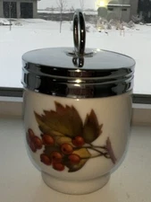 Royal Worcester England 3” Porcelain Egg Coddler Blackberry Winter Berry Leaf