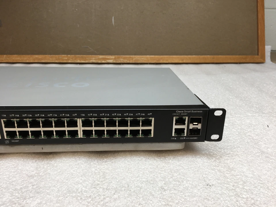 Cisco SG200-50 SLM2048T V02 50-Port Small Business Gigabit Smart Switch - Image 3 of 4
