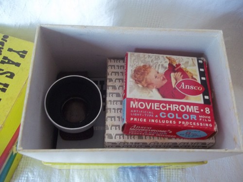 Yashica 8T 8mm Move Camera W/ Original Box Plus Manual - Picture 11 of 12