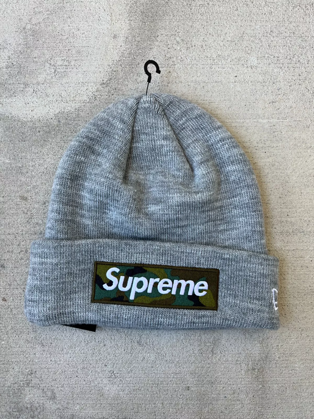 Bonnet Supreme New Era boîte logo gris bruyère camouflage FW23