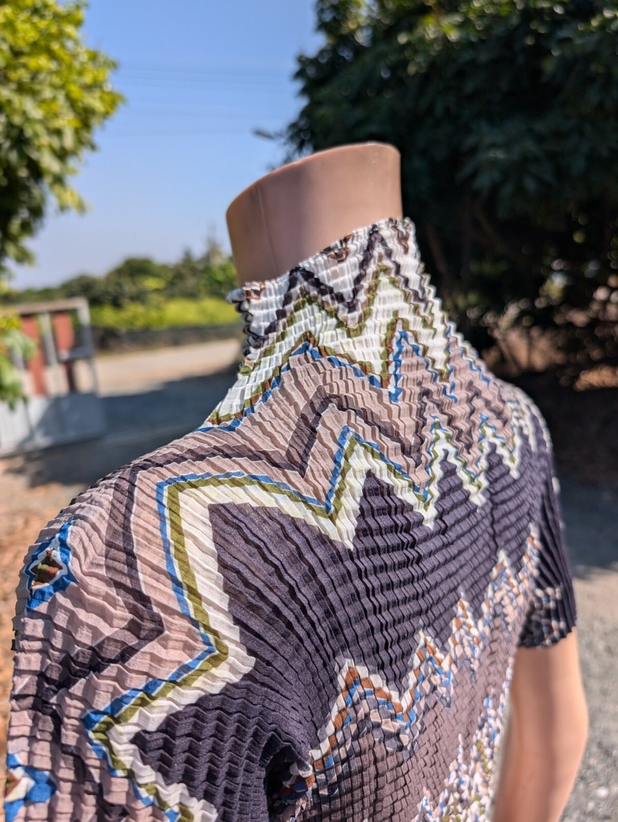 ISSEY MIYAKE イッセイミヤケ 半袖 シワ加工　プリーツ　ジグザグ ISSEY MIYAKE Pleated Zig-Zag Pattern Multicolor Short Sleeve