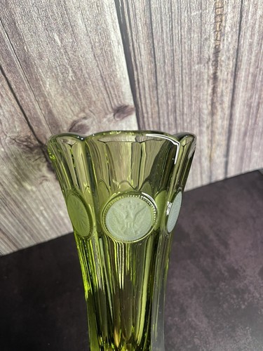 Vintage Green Fostoria Coin Glass Footed Bud Vase 8” Mint Condition Pretty - Picture 3 of 5