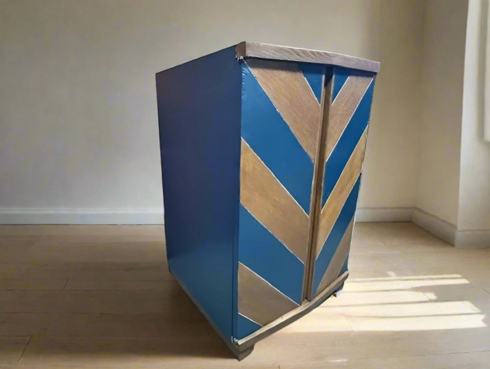 1960s Mid-Century Modern Wine & Liquor Bar Cabinet with Wine Fridge - Image 4 of 4