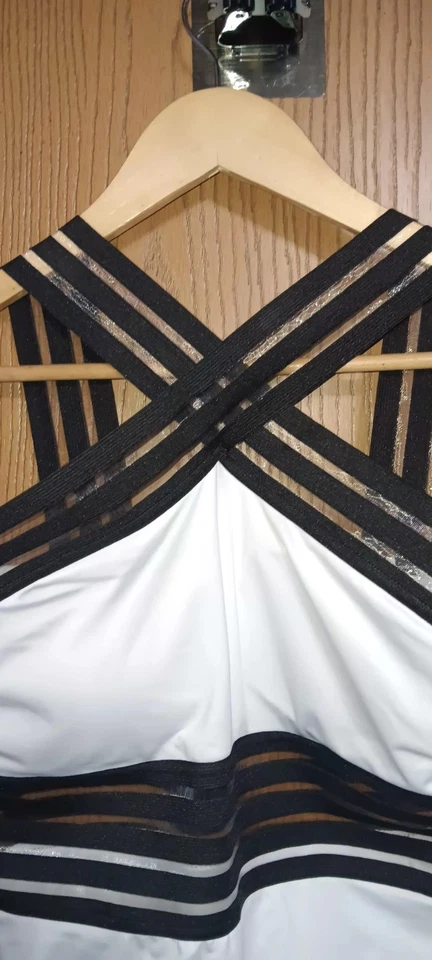 ¡NUEVO CON ETIQUETAS! Traje de baño Kenneth Cole de una pieza para mujer talla M blanco y negro ilusión Foto 4 de 4