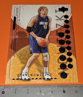 2004 Upper Deck Trading Cards Dirk Nowitzki Card 15 NBA DBB Dallas Mavericks 3D