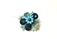 NEW RHINESTONE FLOWER RING BLUE GOLD TONE STRETCH ONE SIZE NWT