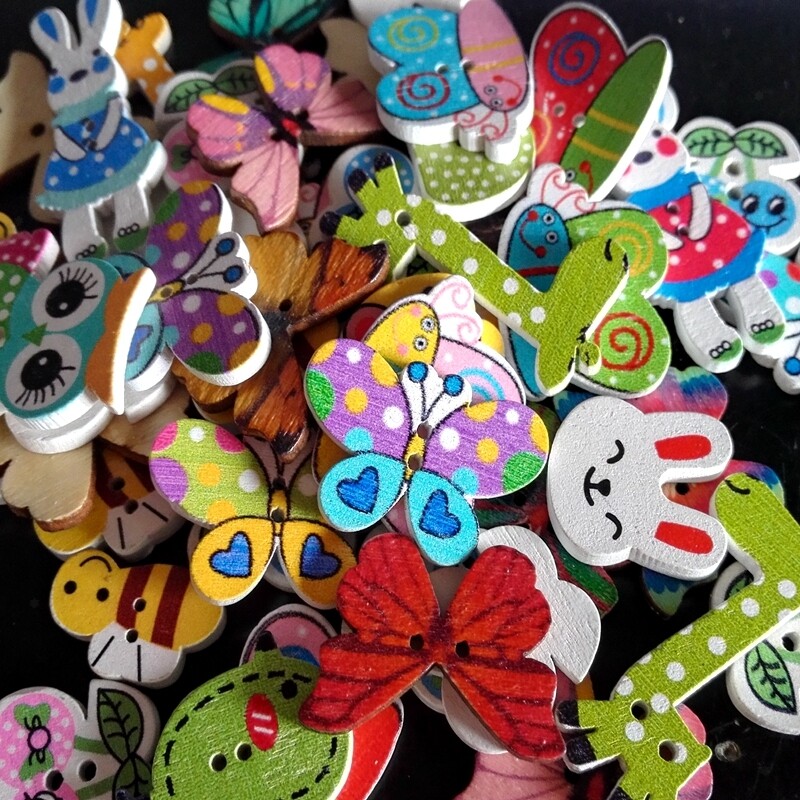 50 Schmetterling Holzknöpfe Bunt – 2,8 X 2 Cm, Mit 2 Löchern Für DIY & Nähen