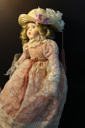 Porcelain Doll - Victorion Girl -Plays Music - 18" Schmid - Mauve lace Dress/Hat - Picture 6 of 9