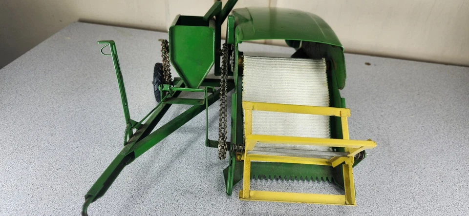 Vintage John Deere 12A Pull Type Combine Excellent Original - Image 2 of 4