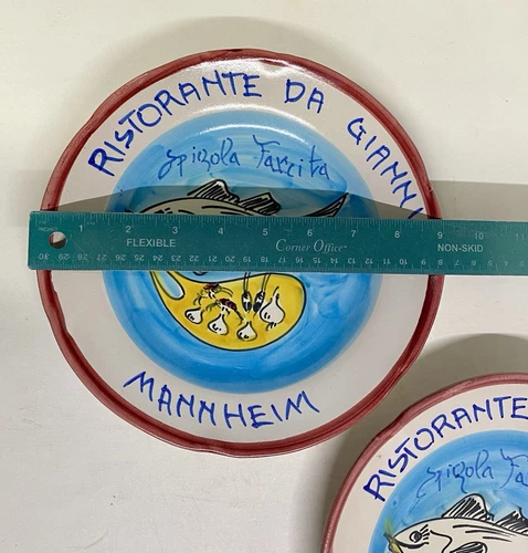 Set Of 2 Ristorante Da Gianni Spigola Del Buon Ricordo Mannheim Fish 9.0” Plates - Picture 9 of 10
