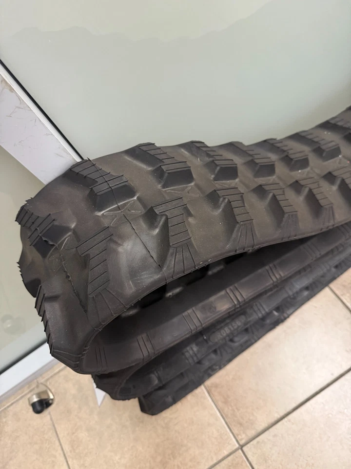 Excavator Tracks 180 x 72 x 37 - image 3 of 4