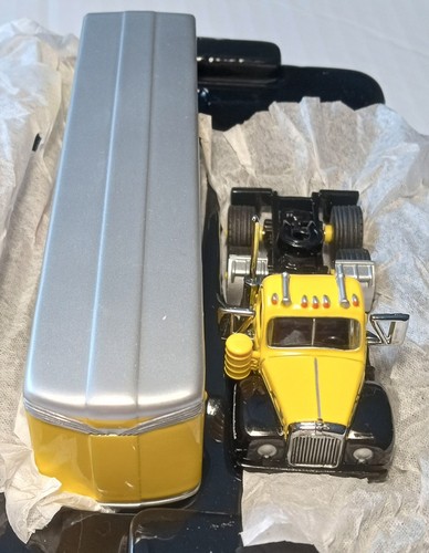 Matchbox Collectibles #DYM35265A 1956 Mack B-61 Tractor/Trailer Pennzoil 1:100 - Picture 4 of 4